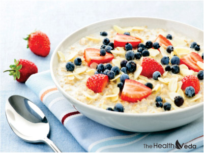 Oatmeal-Peanut-Porridge-with-toppings-of-berries