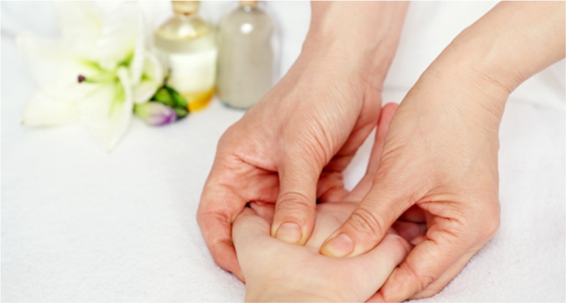 Oil-Massage-for-Treating-Arthritis-in-Hands