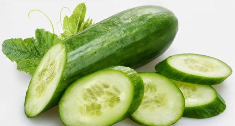 Use-Cucumber-slices-on-your-eyes-to-Get-Rid-of-Eye-Redness