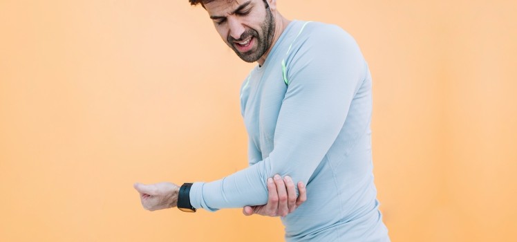 WHAT IS TENNIS ELBOW AND HOW TO DEAL WITH THIS CONDITION?